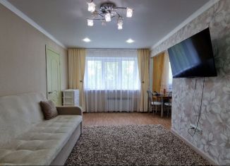 Продается двухкомнатная квартира, 44 м2, Азнакаево, улица Нефтяников, 6
