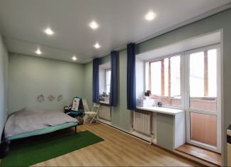 Сдам в аренду 3-ком. квартиру, 77 м2, Ревда, улица Есенина, 5