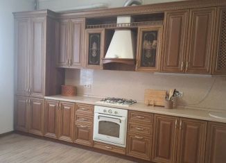 Сдам 3-комнатную квартиру, 107 м2, Астрахань, Казанская улица, 75