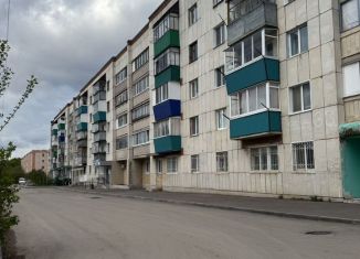 Продается однокомнатная квартира, 32 м2, Азнакаево, улица Султангалиева, 33