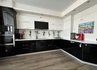 Продается 2-ком. квартира, 78 м2, деревня Хохряки, улица Макаренко, 15