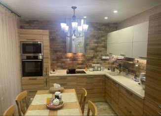 Сдается 3-ком. квартира, 80 м2, Челябинск, улица 40-летия Победы, 11, Курчатовский район