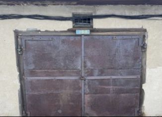 Продается гараж, 25 м2, поселок городского типа Никель, площадь Ленина