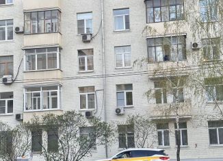 Сдается в аренду двухкомнатная квартира, 48 м2, Москва, Новолесная улица, метро Менделеевская
