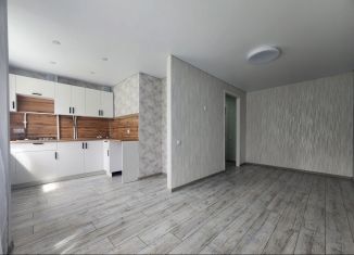 Продам 2-ком. квартиру, 45 м2, Азнакаево, улица Нефтяников, 25