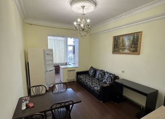 Сдается в аренду трехкомнатная квартира, 90 м2, Грозный, бульвар Султана Дудаева, 24, 7-й микрорайон