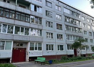 Продажа 2-комнатной квартиры, 52.3 м2, Кириши, улица Нефтехимиков, 31