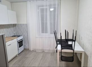 Аренда 2-ком. квартиры, 62 м2, Киров, Орловская улица, 5А