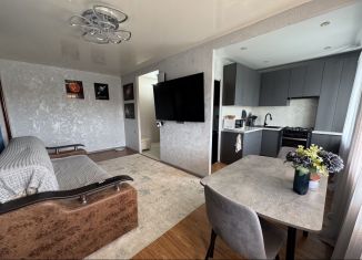 Сдаю в аренду 3-ком. квартиру, 56 м2, Астрахань, улица Анри Барбюса, 36