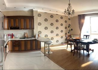 Сдача в аренду 3-ком. квартиры, 100 м2, Сочи, Виноградная улица, 2Б, микрорайон Гагарина