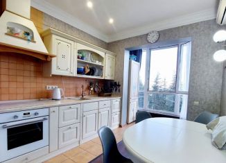 Продажа 2-комнатной квартиры, 60 м2, посёлок городского типа Партенит, Фрунзенское шоссе, 8