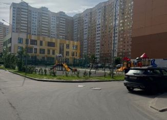 Сдача в аренду 2-ком. квартиры, 72 м2, Москва, Синявинская улица, 11к10, САО