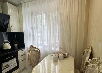 Трехкомнатная квартира на продажу, 59 м2, поселок городского типа Стройкерамика, улица Дружбы, 13