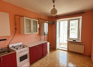 Продаю 1-ком. квартиру, 45 м2, Чебоксары, улица Фёдора Гладкова, 38