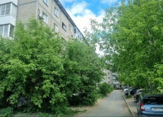 Продам 1-ком. квартиру, 33 м2, Первоуральск, улица Емлина, 18