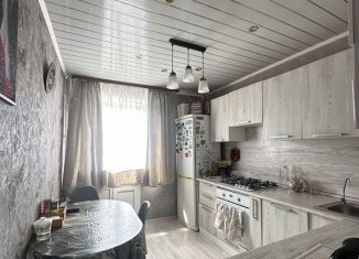 Продам 3-ком. квартиру, 60 м2, Боровичи, Московская улица, 73