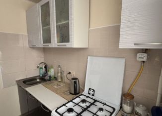 Продается 2-комнатная квартира, 45 м2, Мурманск, улица Магомета Гаджиева, 11