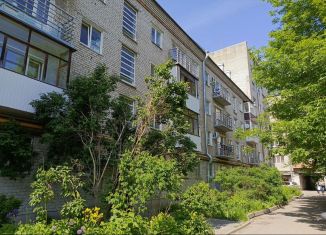 Продам 2-ком. квартиру, 42.3 м2, Гатчина, улица Карла Маркса, 49/51