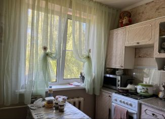 Продаю трехкомнатную квартиру, 58.8 м2, Новочебоксарск, Солнечная улица, 34