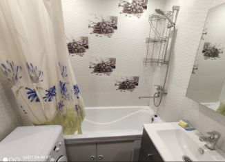 Сдается в аренду трехкомнатная квартира, 70 м2, Тихвин, микрорайон 1А, 17