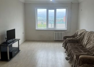 Продам четырехкомнатную квартиру, 80 м2, Грозный, улица А.А. Айдамирова, 133к6, микрорайон Ипподромный