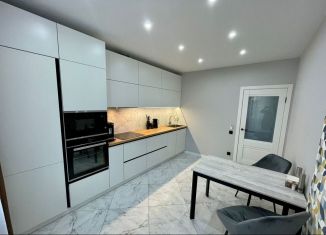 Продаю 2-комнатную квартиру, 60 м2, Ростов-на-Дону, улица Жмайлова, 19А