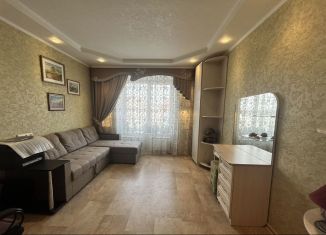 Продается двухкомнатная квартира, 71.3 м2, Гатчина, Рощинская улица, 19