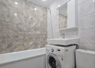 Продам 2-ком. квартиру, 43 м2, Чувашия, улица Урукова, 1