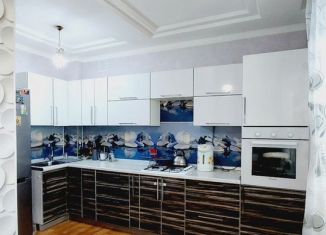 Продам трехкомнатную квартиру, 72 м2, Азнакаево, Юбилейная улица, 8