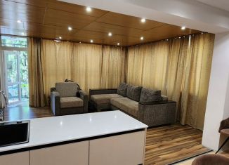 Продажа двухкомнатной квартиры, 68 м2, посёлок городского типа Партенит, Солнечная улица, 10