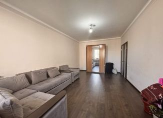 Сдается трехкомнатная квартира, 69 м2, Астрахань, улица Валерии Барсовой, 13к2