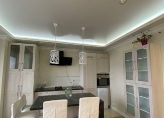 Сдаю в аренду 2-ком. квартиру, 65 м2, Калининград, улица Горького, 96, Ленинградский район
