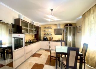 4-ком. квартира на продажу, 145 м2, Геленджик, Херсонская улица, 11