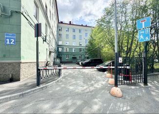 Сдам в аренду 2-ком. квартиру, 58 м2, Мурманск, улица Самойловой, 12