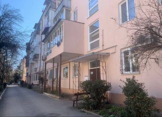 Продается 1-комнатная квартира, 30 м2, Алушта, улица Ленина, 49