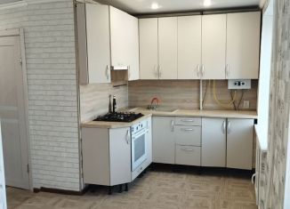 Продаю 3-комнатную квартиру, 64 м2, Азнакаево, улица Султангалиева, 20