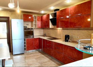 Сдается в аренду 2-комнатная квартира, 70 м2, Краснодар, улица 1-я Линия Поймы реки Кубань, 2, ЖК имени Чехова