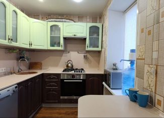 Сдаю 2-комнатную квартиру, 45 м2, Гатчина, улица Григорина, 11