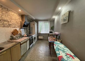 Продам 3-ком. квартиру, 64 м2, Свердловская область, улица Новгородцевой, 35
