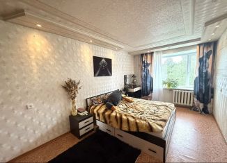 Продам 2-ком. квартиру, 45 м2, Тихвин, 4-й микрорайон, 23