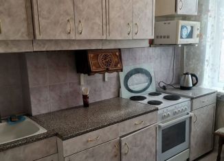 Сдается в аренду 1-ком. квартира, 35 м2, Тобольск, 8-й микрорайон, 11