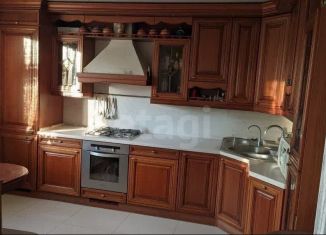 Продаю 3-комнатную квартиру, 80 м2, Санкт-Петербург, улица Маршала Захарова, 39, метро Проспект Ветеранов