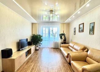 Продам 3-ком. квартиру, 74.1 м2, Кирово-Чепецк, улица 60 лет Октября, 36