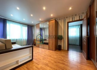 Трехкомнатная квартира на продажу, 62 м2, Санкт-Петербург, улица Зины Портновой, 21к3, метро Проспект Ветеранов