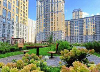 Продам трехкомнатную квартиру, 84.3 м2, Санкт-Петербург, метро Улица Дыбенко, Октябрьская набережная, 40