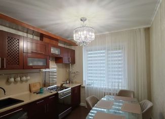 Продам 2-ком. квартиру, 56 м2, Майкоп, улица Чкалова, 63