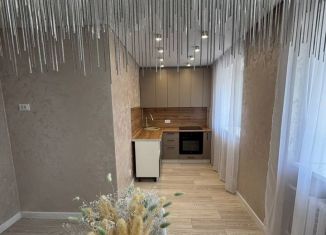 Продам трехкомнатную квартиру, 61 м2, Тобольск, 6-й микрорайон, 26