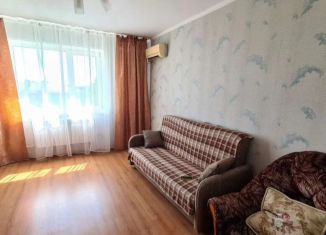 Сдам в аренду 2-комнатную квартиру, 60 м2, Крымск, улица Свердлова, 140