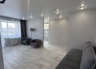 Продам 3-ком. квартиру, 44 м2, Челябинск, Каслинская улица, 44