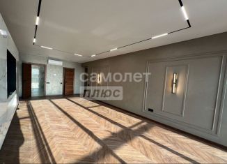 Трехкомнатная квартира на продажу, 137.6 м2, Геленджик, улица Мира, 40